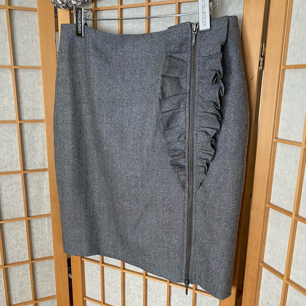 Banana Republic Grey Wool Front Full Zip Ruffle Detail Skirt SZ 10 - Picture 3 of 9